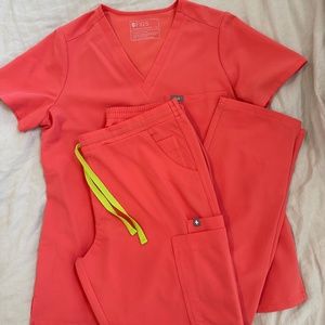 Figs Hot Coral Scrub Set
